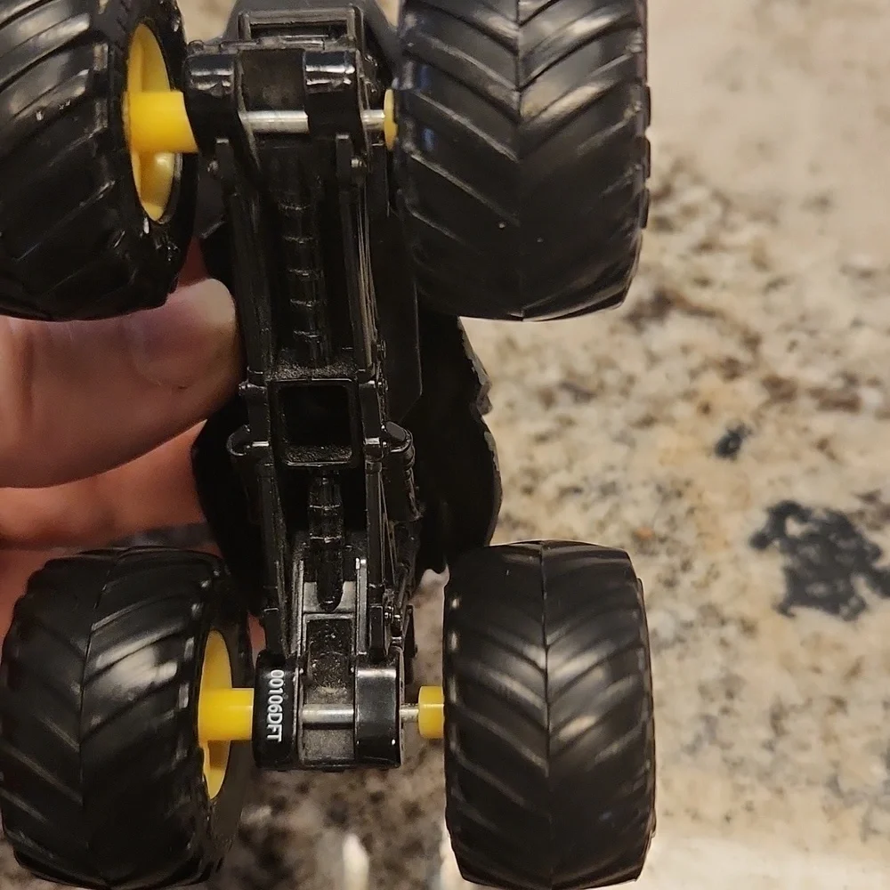 Batman car monster truck spin Master